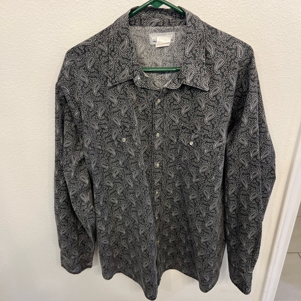 Men's Grey Wrangler Paisley Long Sleeve Pearl Snap shirt